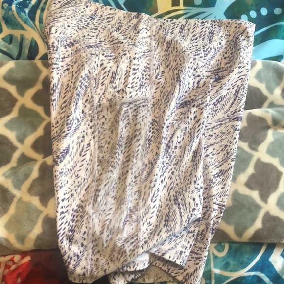 ✨2/$75 ✨Purple Fabletics shorts and crop top set - Picture 3 of 4